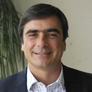 Dr. Enrique  Urioste 